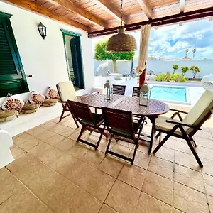 luxury-house-villa-de-teguise.in-canary-islands.com/